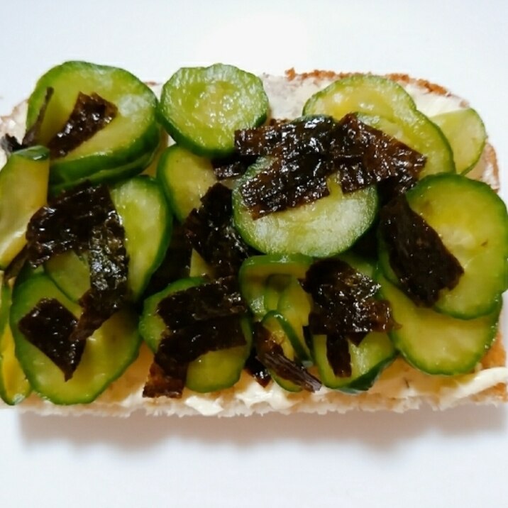 胡瓜と味付け海苔の酢の物トースト